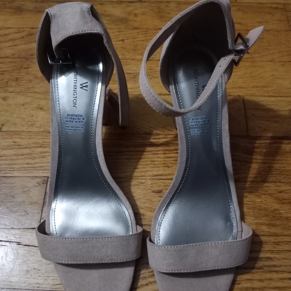 Tan strap block heels size 10w - Picture 2 of 3